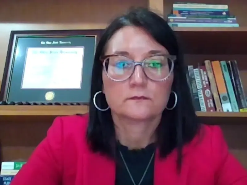 What factors should be considered when choosing between novel treatment options for R/R DLBCL?