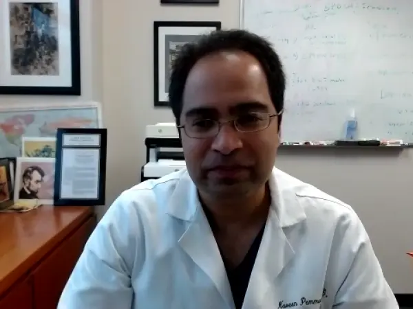 Why does adding navitoclax to ruxolitinib induce responses in patients with R/R MF?