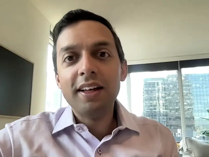 What are the current treatment recommendations and unmet needs in early RRMM?