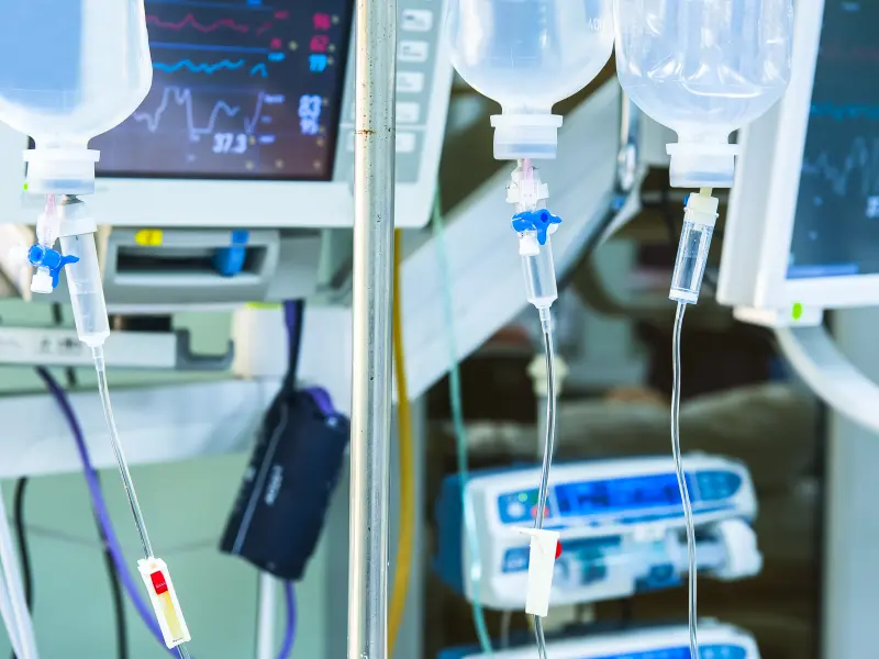 Does the use of bridging therapy impact patient outcomes whilst awaiting axi-cel manufacturing?