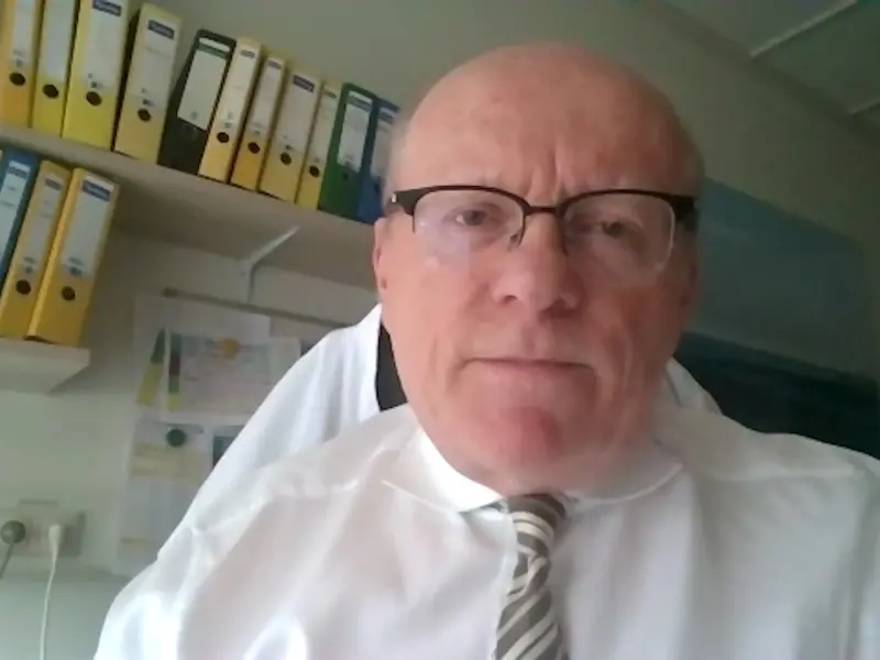 At what point should allo-SCT (or auto-allo-SCT) be considered for patients with MM?