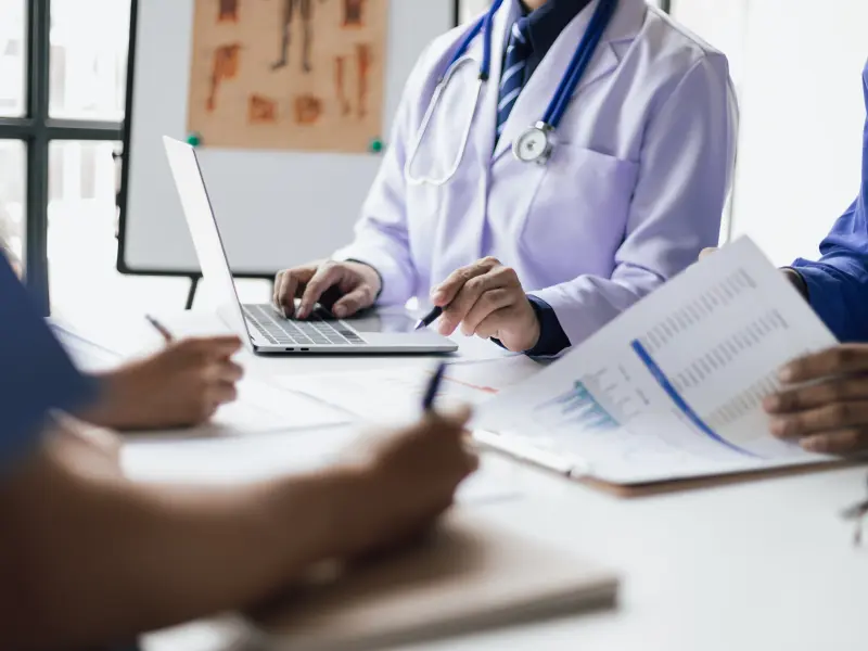 Maintenance therapy in MM: Continuing therapy vs discontinuation according to MRD status